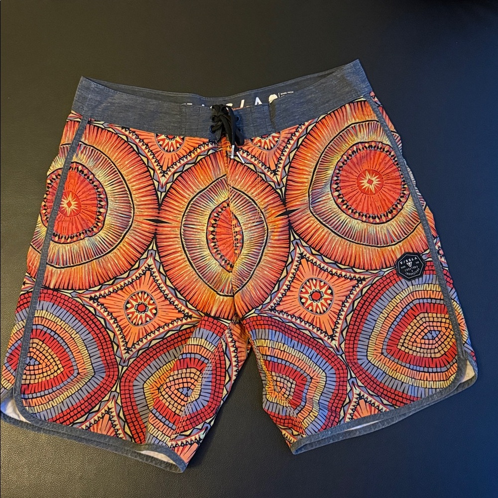 VISSLA Men's Board Shorts - Multicolor Sunburst Pattern Size 33